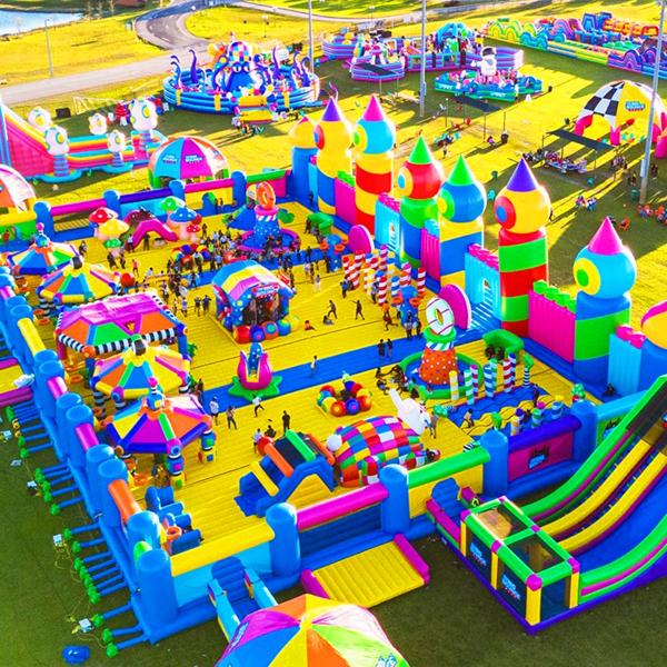 大型户外充气游乐设备